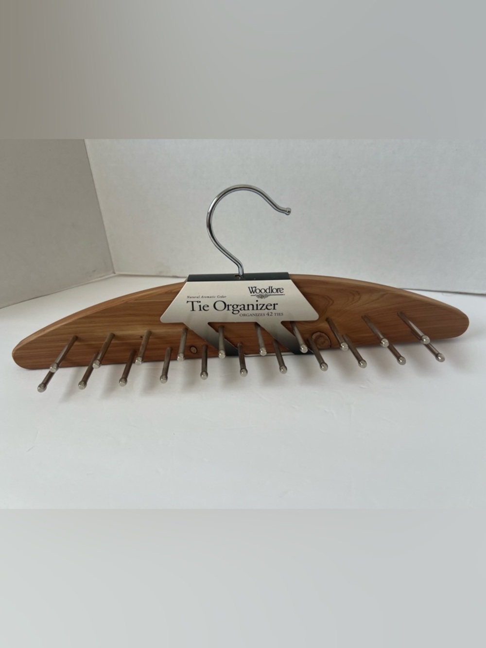 NEW w/ tags Woodlore Tie/Belt Closet Organizer Holds 42 ties  Cedar hangs on rod